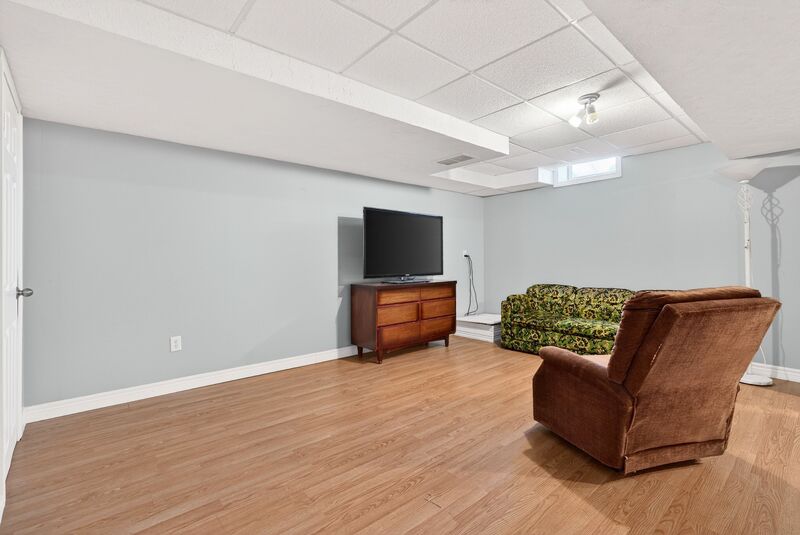 ATTCH'D BUNGALOW IN QUIET HAMILTON ADULT COMMUNITY!