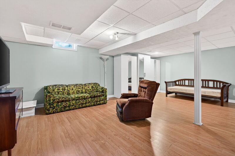 ATTCH'D BUNGALOW IN QUIET HAMILTON ADULT COMMUNITY!