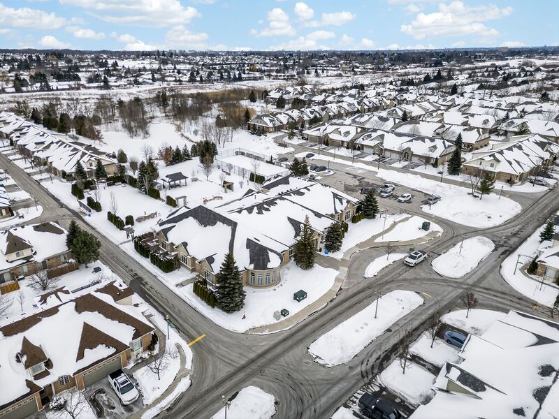 ATTCH'D BUNGALOW IN QUIET HAMILTON ADULT COMMUNITY!