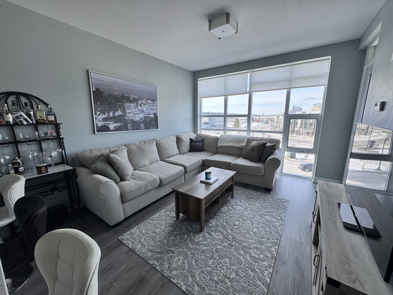 STUNNING WATERFRONT AQUABLU CONDO IN GRIMSBY!