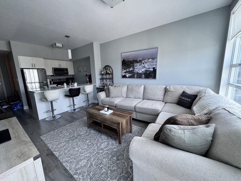 STUNNING WATERFRONT AQUABLU CONDO IN GRIMSBY!