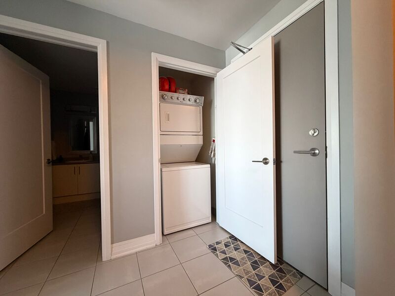 STUNNING WATERFRONT AQUABLU CONDO IN GRIMSBY!