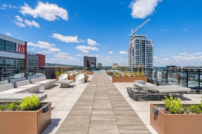 STUNNING WATERFRONT AQUABLU CONDO IN GRIMSBY!