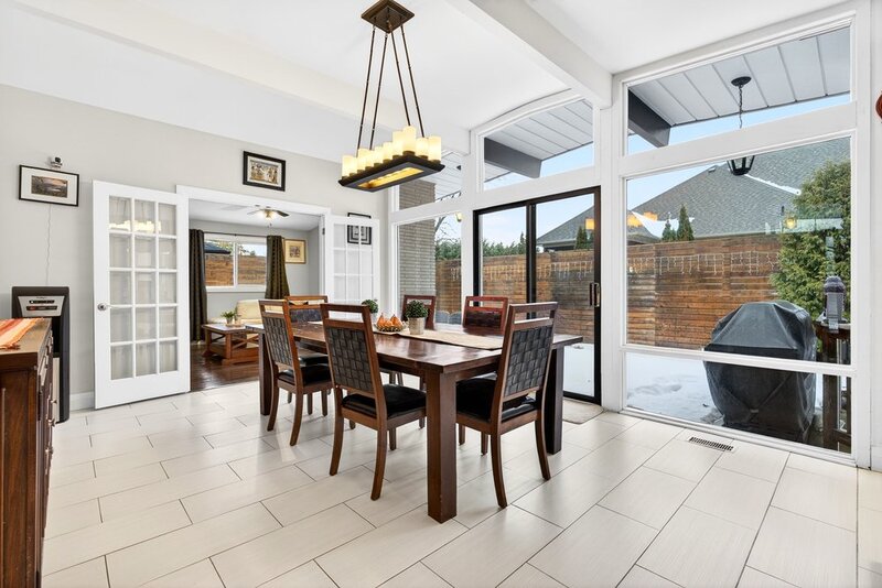 ONE OF A KIND BUNGALOW IN WELLAND!