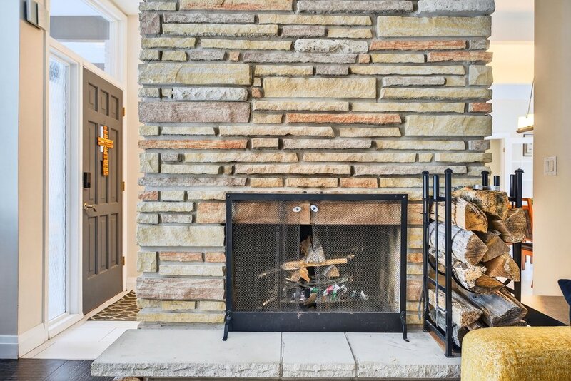 ONE OF A KIND BUNGALOW IN WELLAND!