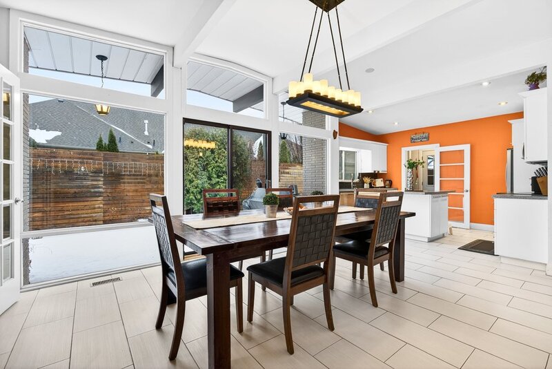 ONE OF A KIND BUNGALOW IN WELLAND!