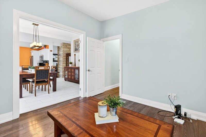 ONE OF A KIND BUNGALOW IN WELLAND!