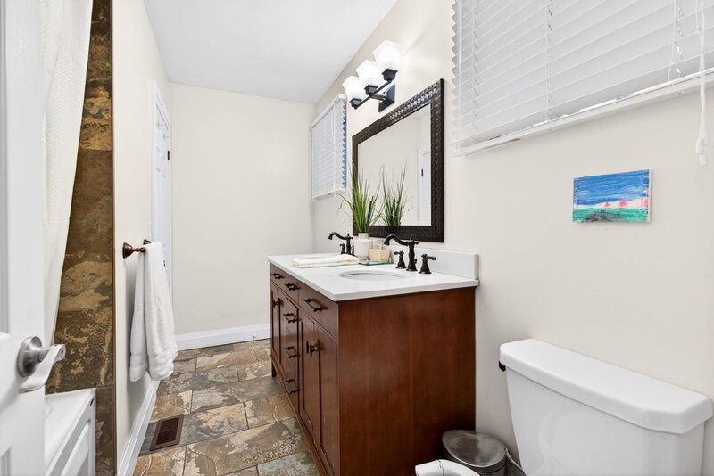 ONE OF A KIND BUNGALOW IN WELLAND!