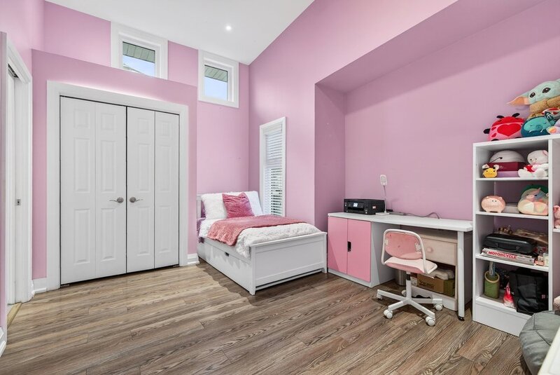 ONE OF A KIND BUNGALOW IN WELLAND!