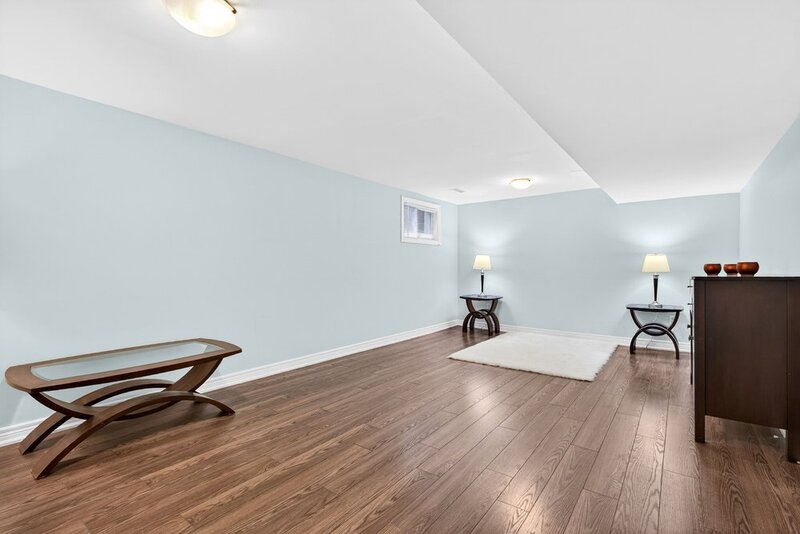 ONE OF A KIND BUNGALOW IN WELLAND!