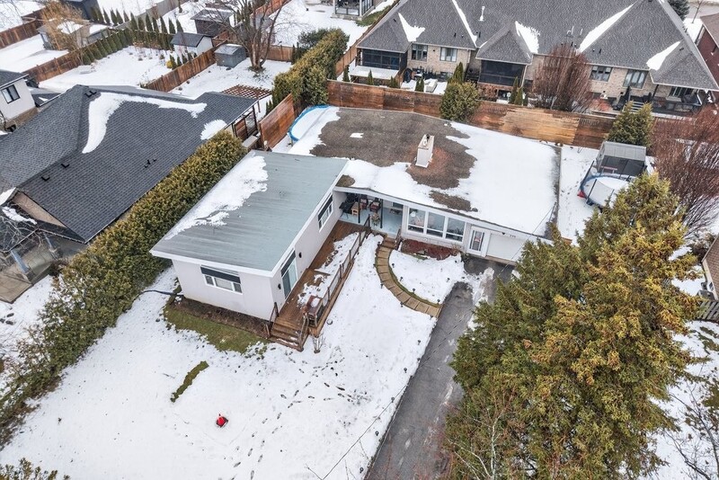 ONE OF A KIND BUNGALOW IN WELLAND!