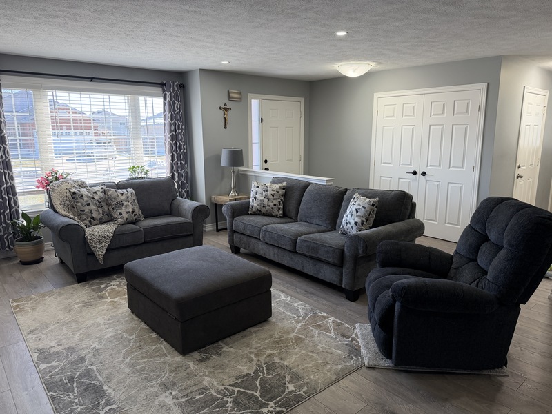 MODERN SPACIOUS OPEN CONCEPT BUNGALOW IN HAGERSVILLE!