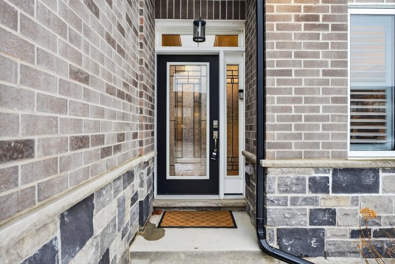 AMAZING FINISHES IN THIS WELLAND BUNGALOW!