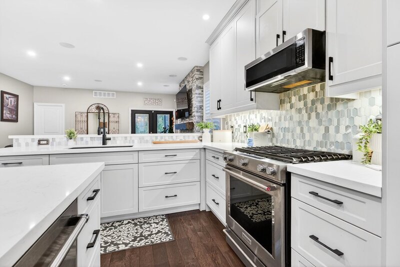 AMAZING FINISHES IN THIS WELLAND BUNGALOW!