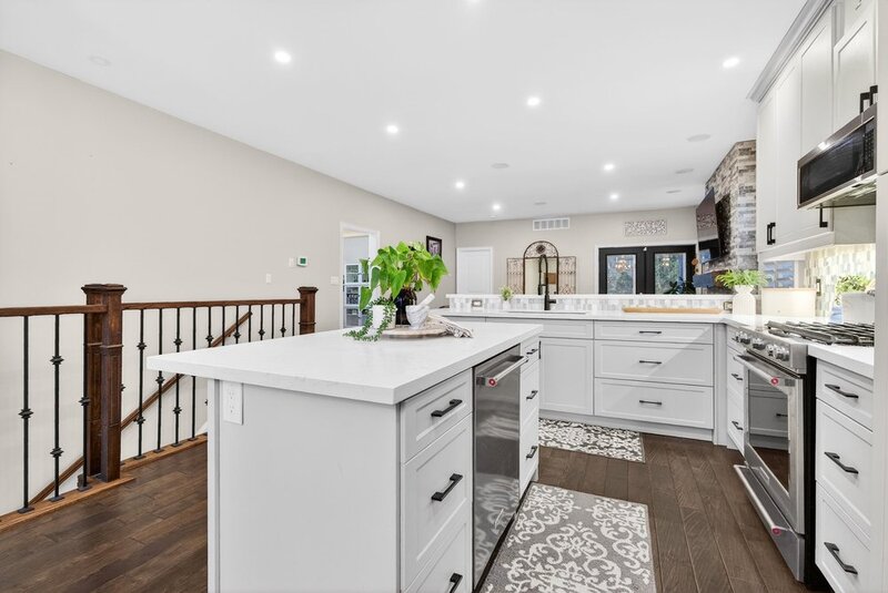 AMAZING FINISHES IN THIS WELLAND BUNGALOW!