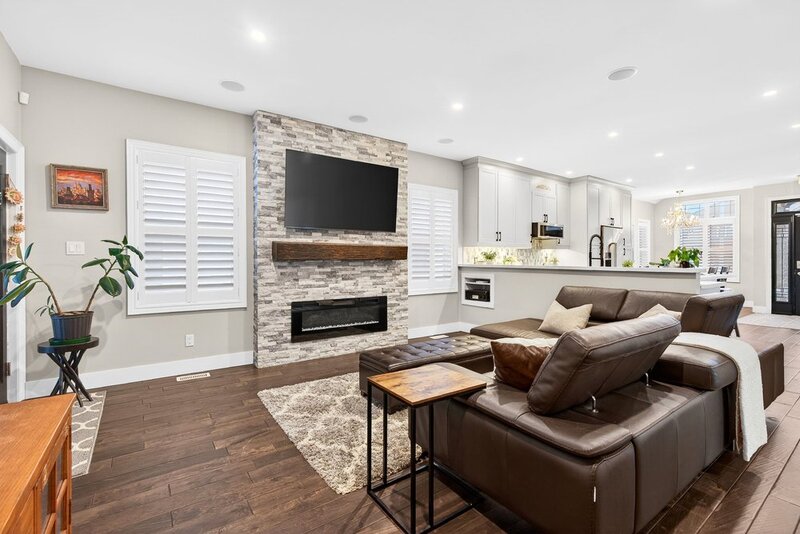 AMAZING FINISHES IN THIS WELLAND BUNGALOW!