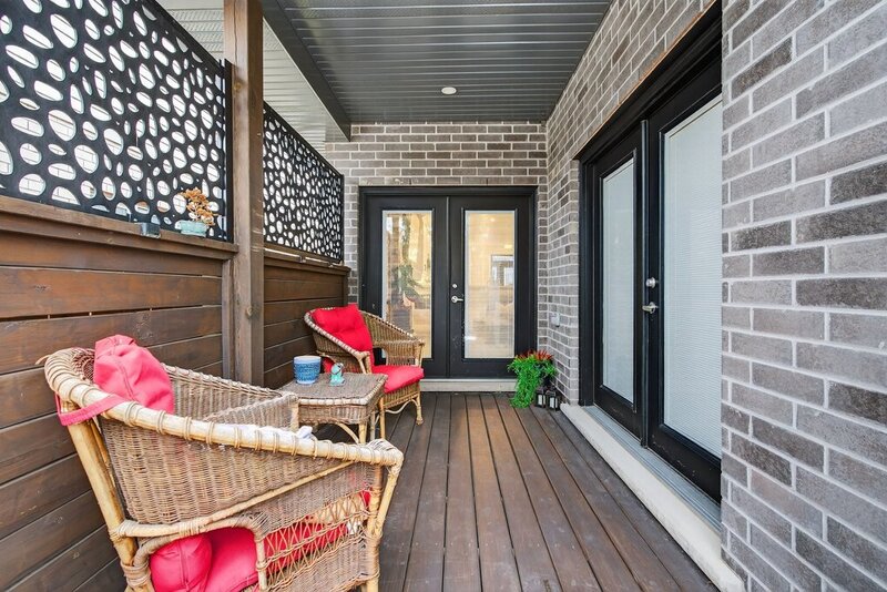 AMAZING FINISHES IN THIS WELLAND BUNGALOW!