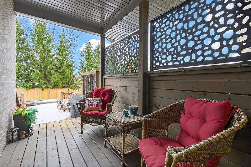 AMAZING FINISHES IN THIS WELLAND BUNGALOW!