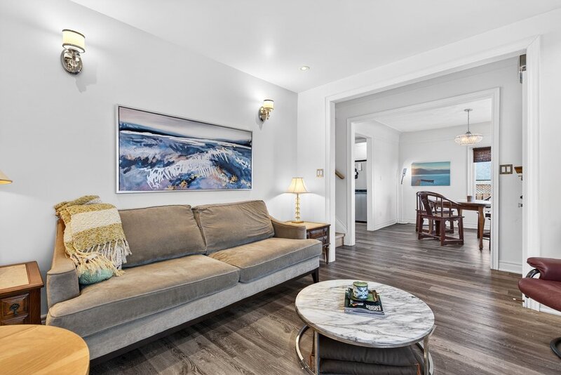 BEAUTIFULLY UPDATED HOME IN THE HEART OF EAST HAMILTON!