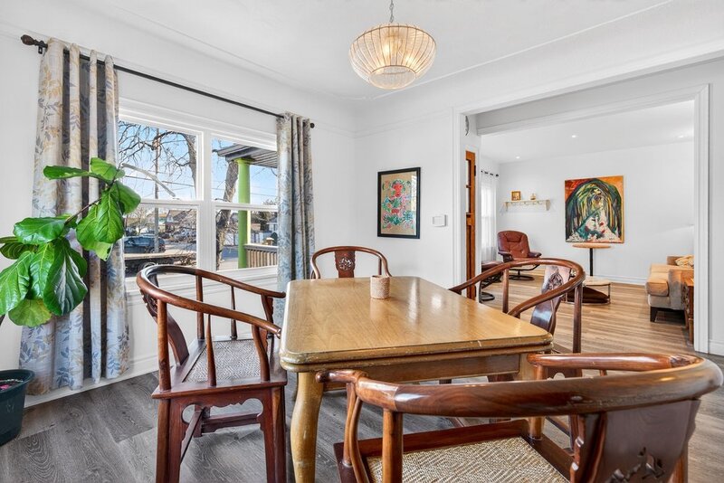 BEAUTIFULLY UPDATED HOME IN THE HEART OF EAST HAMILTON!