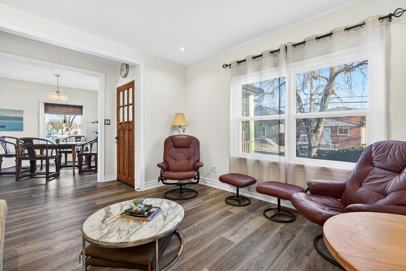 BEAUTIFULLY UPDATED HOME IN THE HEART OF EAST HAMILTON!