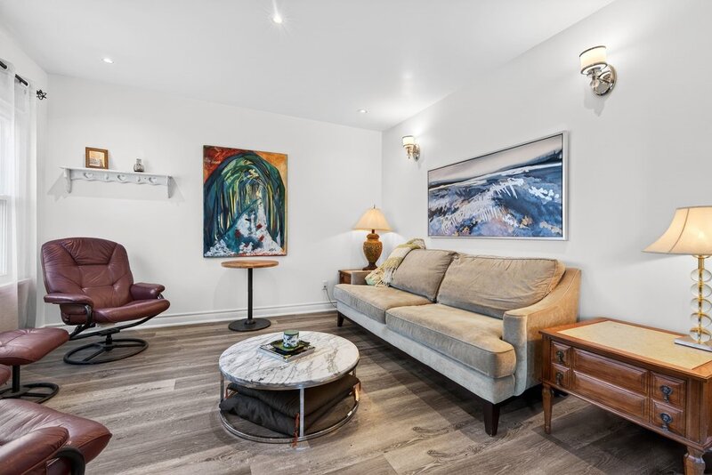 BEAUTIFULLY UPDATED HOME IN THE HEART OF EAST HAMILTON!