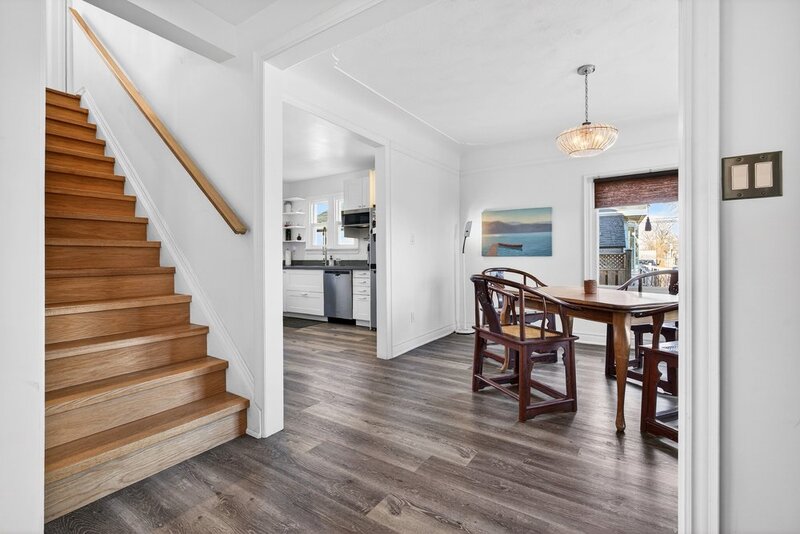 BEAUTIFULLY UPDATED HOME IN THE HEART OF EAST HAMILTON!