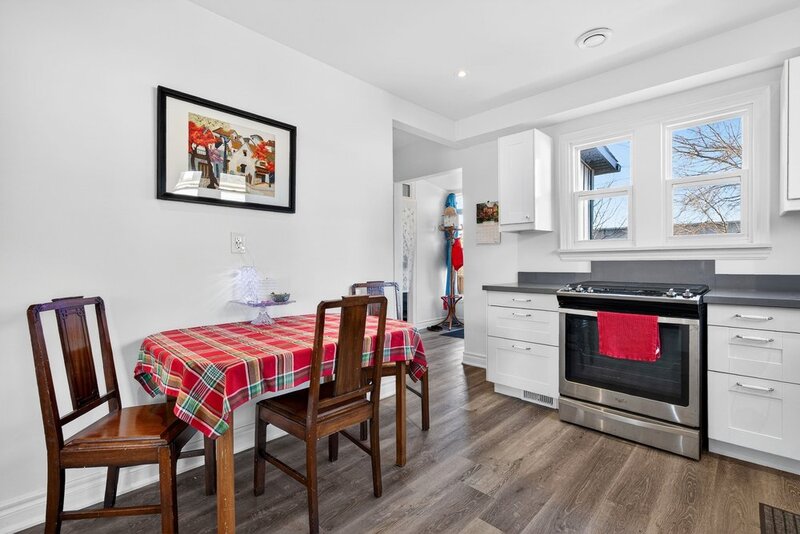 BEAUTIFULLY UPDATED HOME IN THE HEART OF EAST HAMILTON!