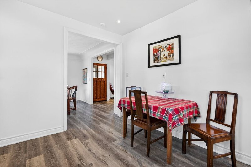 BEAUTIFULLY UPDATED HOME IN THE HEART OF EAST HAMILTON!