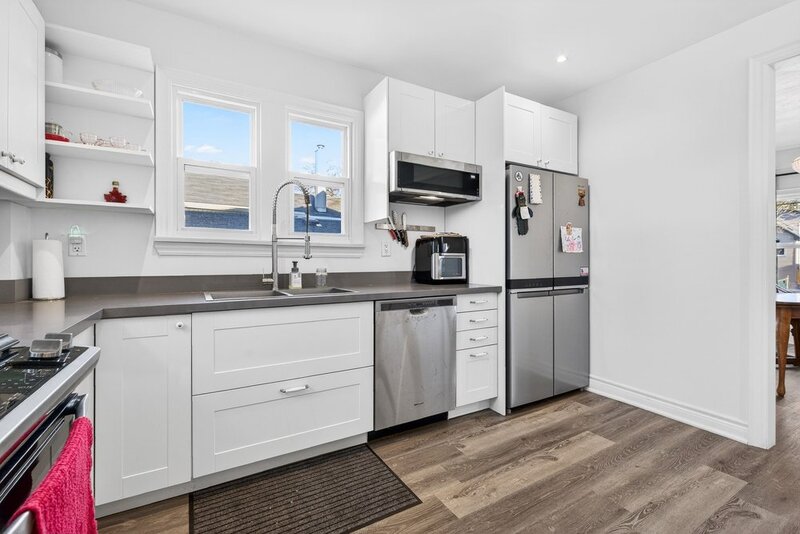 BEAUTIFULLY UPDATED HOME IN THE HEART OF EAST HAMILTON!