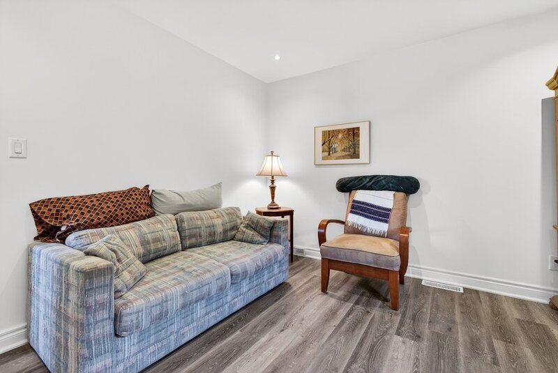 BEAUTIFULLY UPDATED HOME IN THE HEART OF EAST HAMILTON!