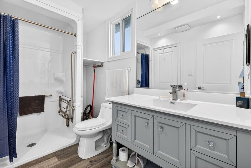 BEAUTIFULLY UPDATED HOME IN THE HEART OF EAST HAMILTON!