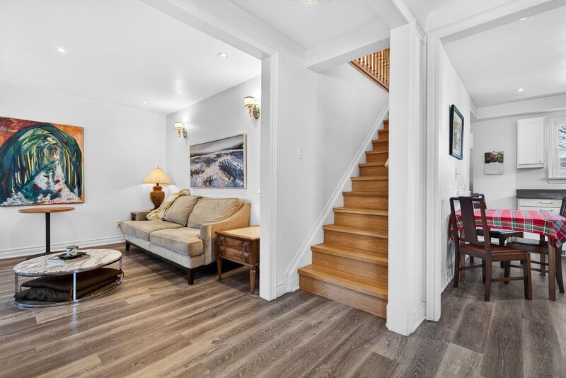 BEAUTIFULLY UPDATED HOME IN THE HEART OF EAST HAMILTON!