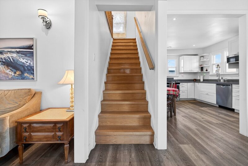 BEAUTIFULLY UPDATED HOME IN THE HEART OF EAST HAMILTON!