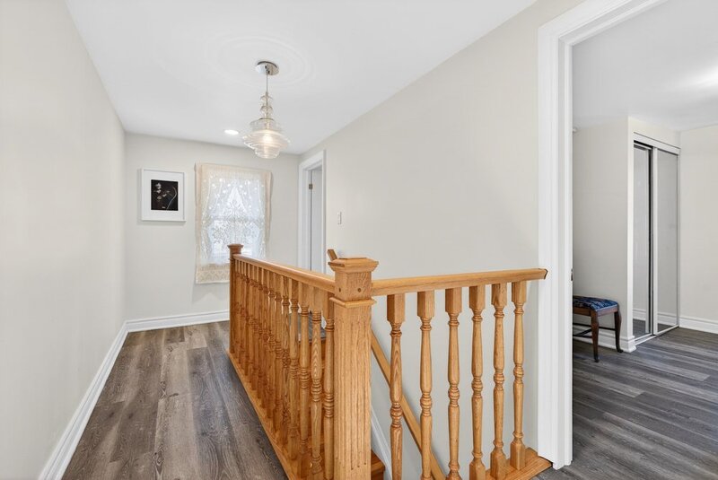 BEAUTIFULLY UPDATED HOME IN THE HEART OF EAST HAMILTON!