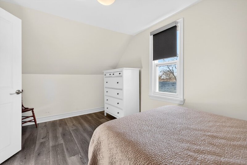 BEAUTIFULLY UPDATED HOME IN THE HEART OF EAST HAMILTON!