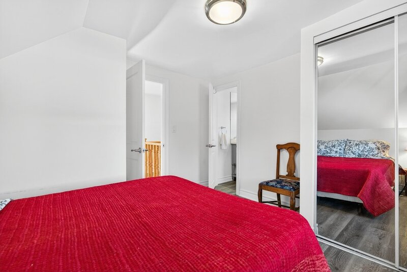 BEAUTIFULLY UPDATED HOME IN THE HEART OF EAST HAMILTON!