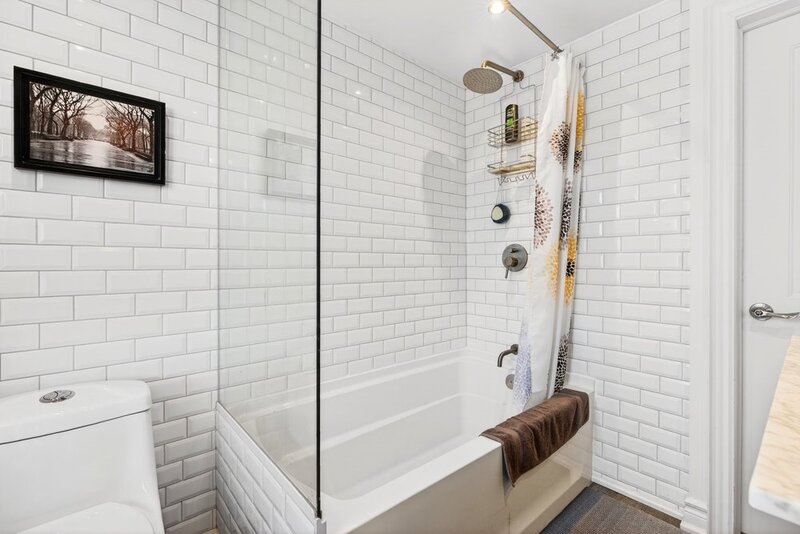 BEAUTIFULLY UPDATED HOME IN THE HEART OF EAST HAMILTON!