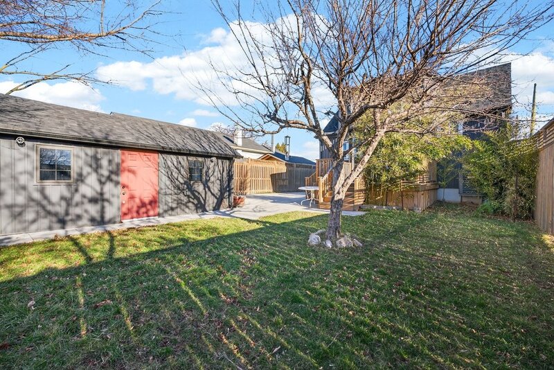 BEAUTIFULLY UPDATED HOME IN THE HEART OF EAST HAMILTON!