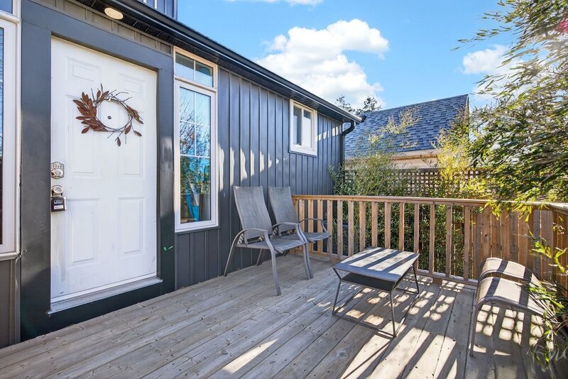 BEAUTIFULLY UPDATED HOME IN THE HEART OF EAST HAMILTON!