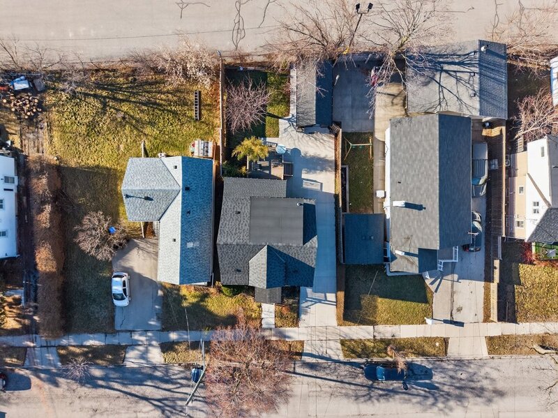 BEAUTIFULLY UPDATED HOME IN THE HEART OF EAST HAMILTON!