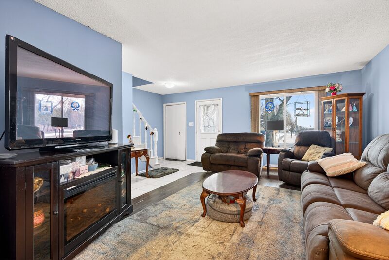 GREAT OPPORTUNITY IN THIS HAMILTON MOUNTAIN HOME!