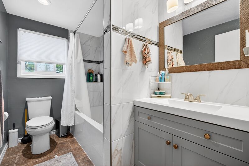 GREAT OPPORTUNITY IN THIS HAMILTON MOUNTAIN HOME!