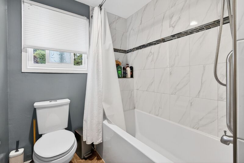 GREAT OPPORTUNITY IN THIS HAMILTON MOUNTAIN HOME!