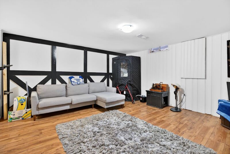 GREAT OPPORTUNITY IN THIS HAMILTON MOUNTAIN HOME!