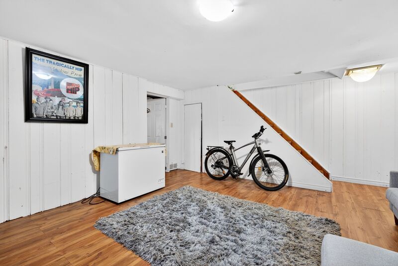 GREAT OPPORTUNITY IN THIS HAMILTON MOUNTAIN HOME!