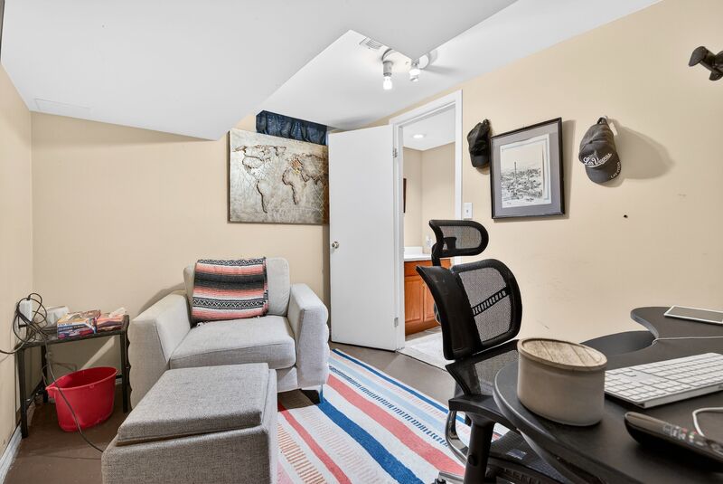 GREAT OPPORTUNITY IN THIS HAMILTON MOUNTAIN HOME!