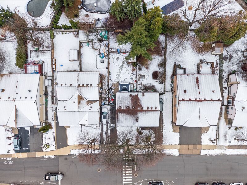 GREAT OPPORTUNITY IN THIS HAMILTON MOUNTAIN HOME!