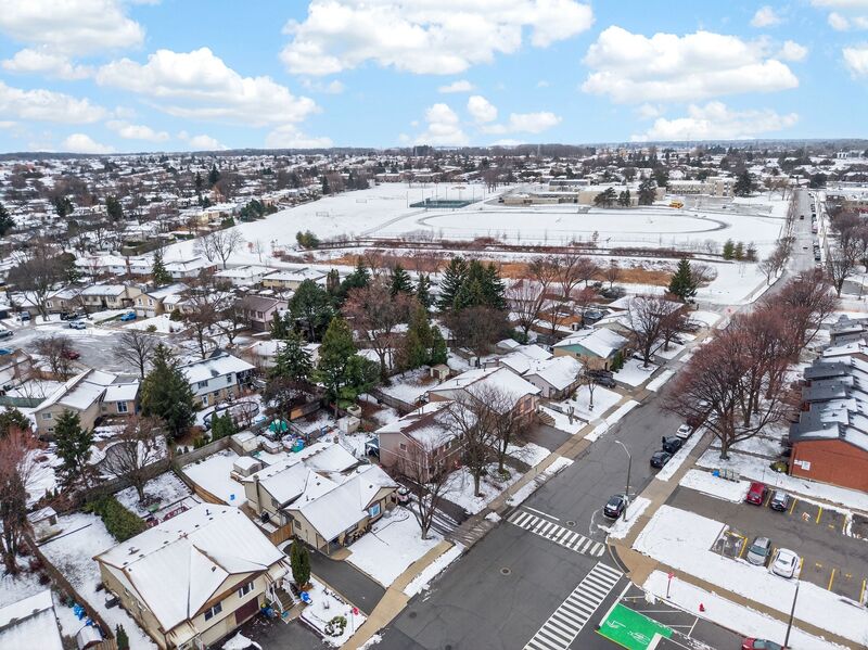 GREAT OPPORTUNITY IN THIS HAMILTON MOUNTAIN HOME!