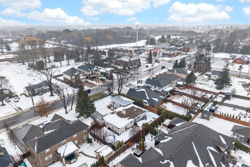 ONE OF A KIND BUNGALOW IN WELLAND!